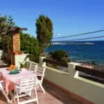 Terrazza vista mare con zona pranzo esterna a Villa Palmasera, Cala Gonone