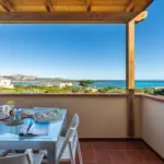 Terrazza con vista mare dell’appartamento Lughe e Mari a Stintino