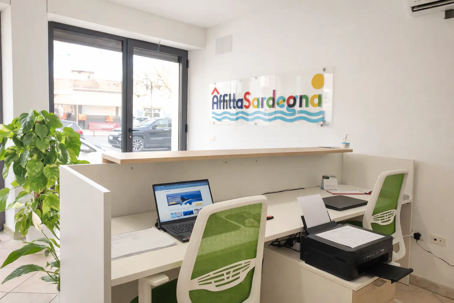 Kantoor van het AffittaSardegna team toegewijd aan het helpen van gasten en eigenaren