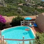 Piscina privata della Villetta La Sorgente immersa nella natura