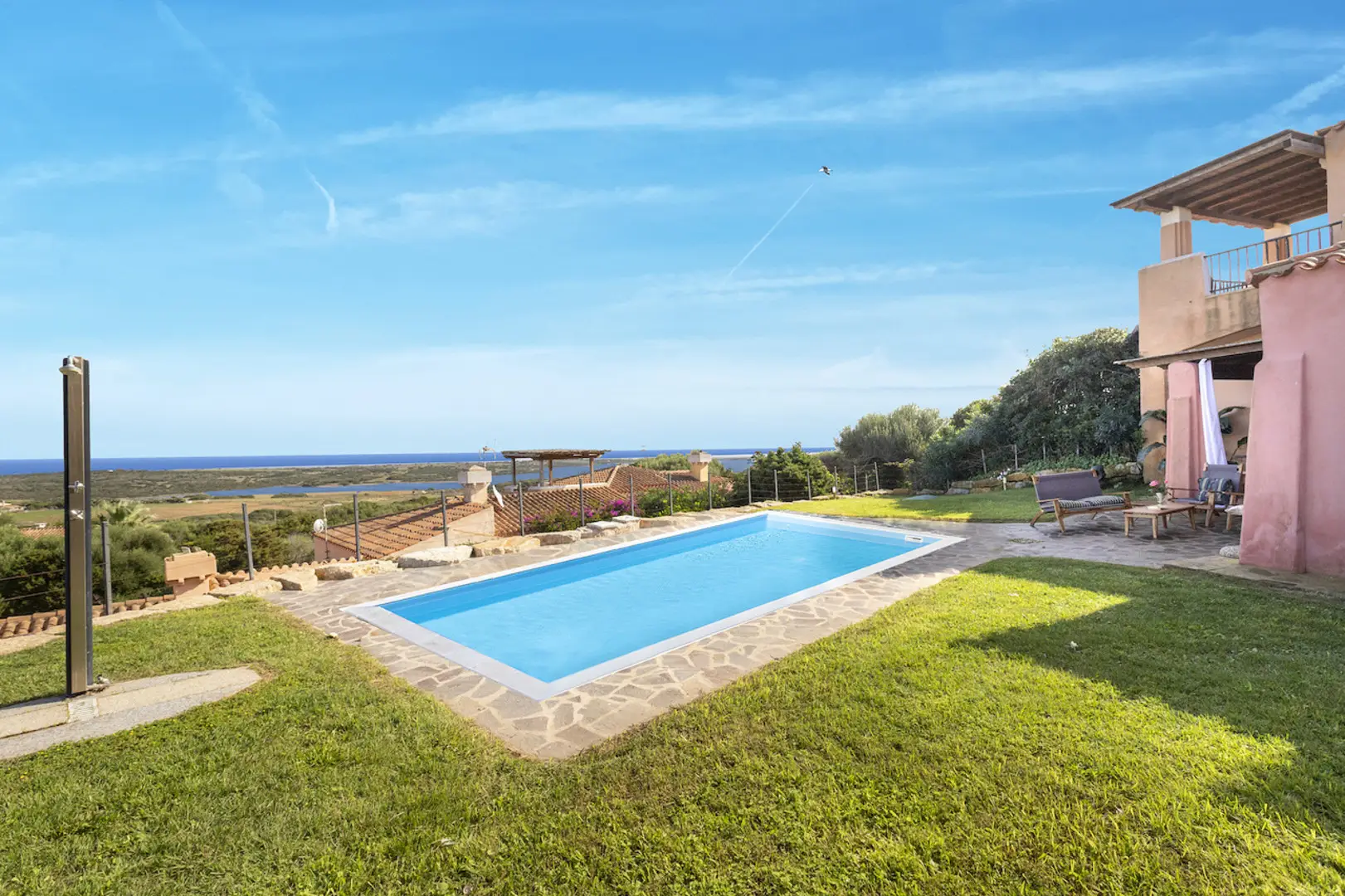 Piscina a sfioro della Villa Brezza d'Oriente, Stintino , Nord Sardegna