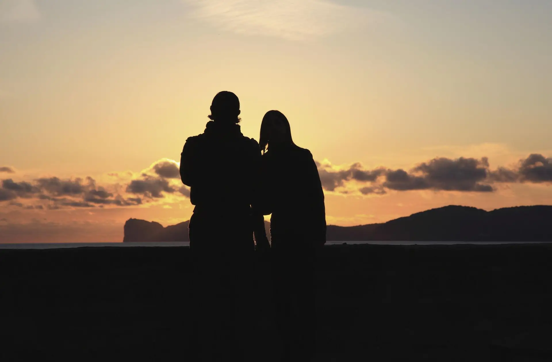 Romantische vakantie op Sardinië voor koppels tussen zee en zonsondergang