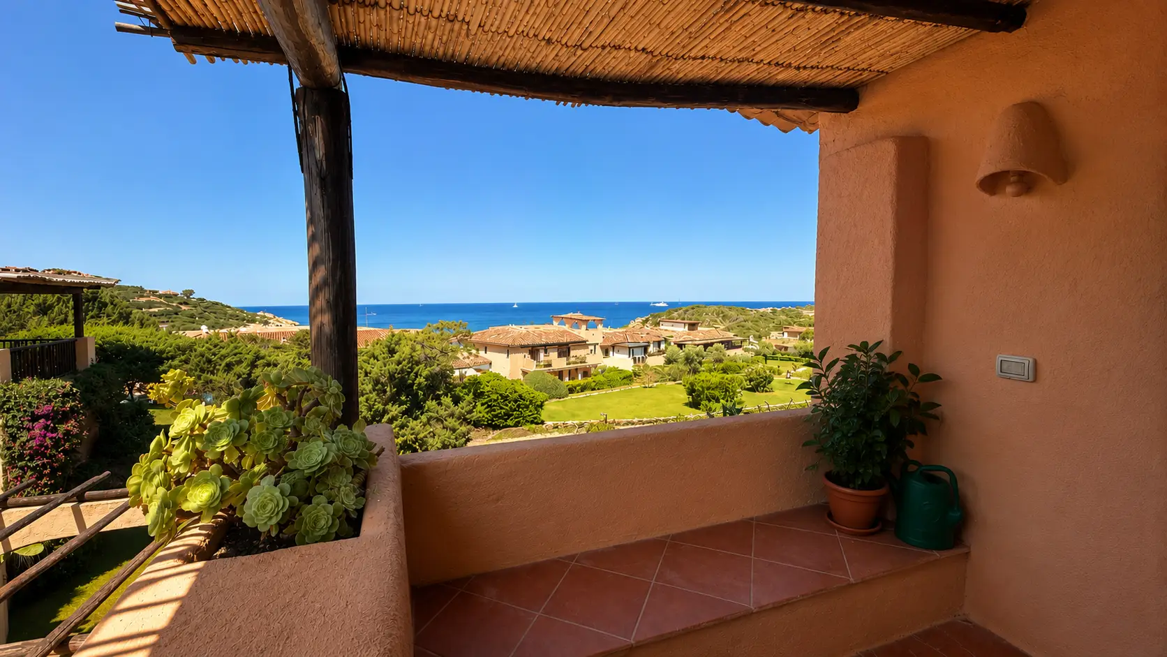Terrazza coperta con vista sul mare dell'Appartamento Aristea a Porto Cervo, Costa Smeralda