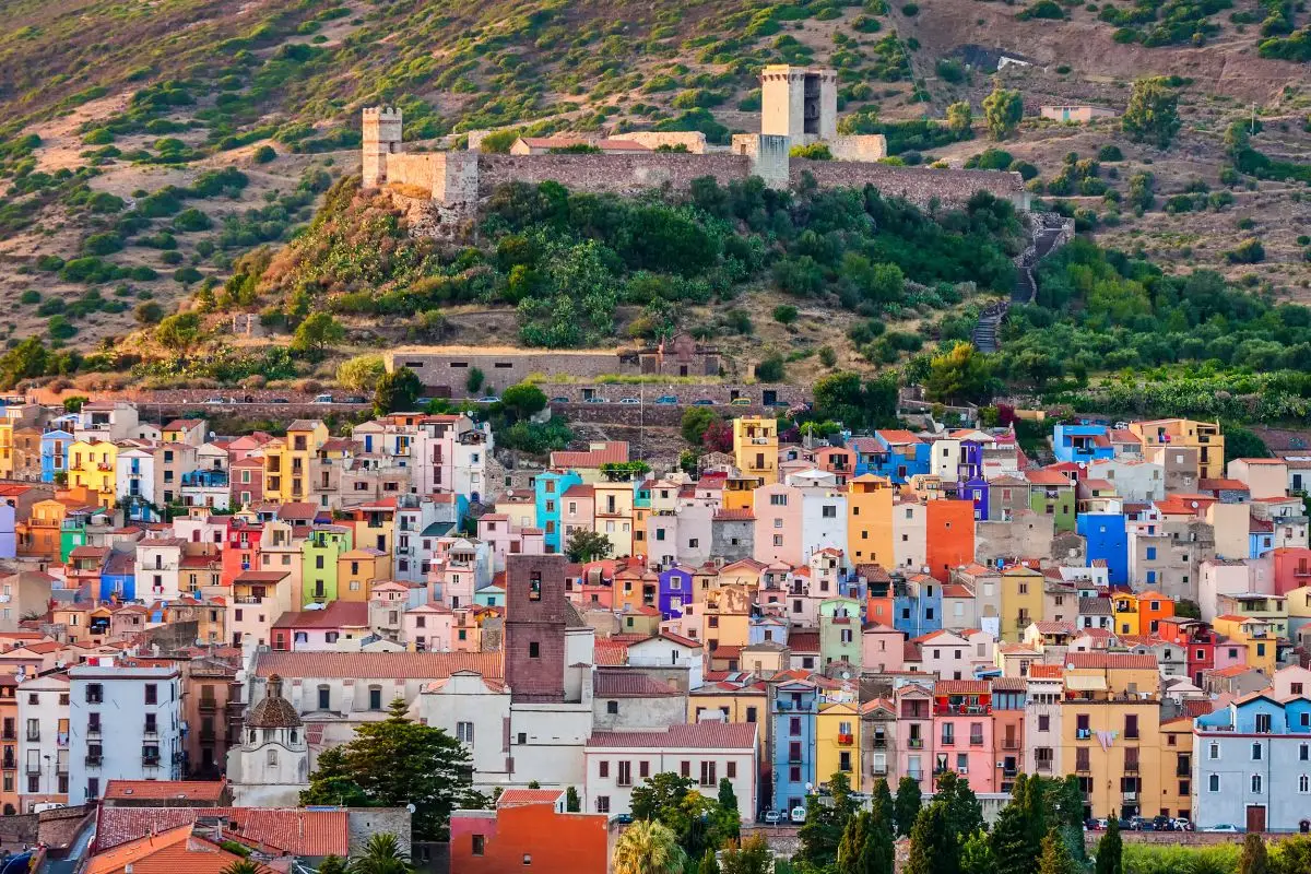 castello Malaspina Bosa panorama case colorate Sardegna