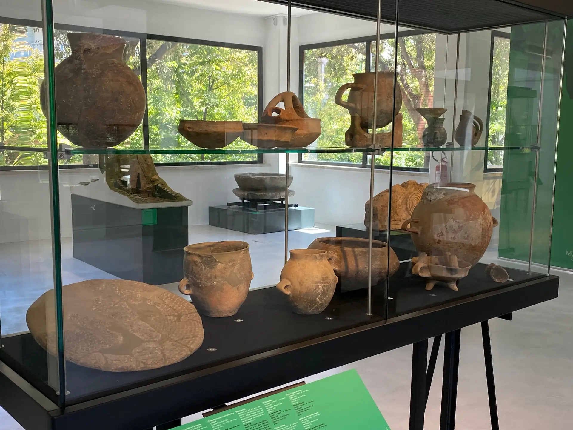 interno museo sanna sassari vetrina oggetti storici sardegna